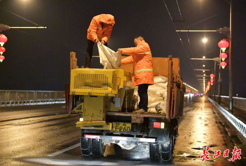 夜探长江日报 三路记者凌晨记录，